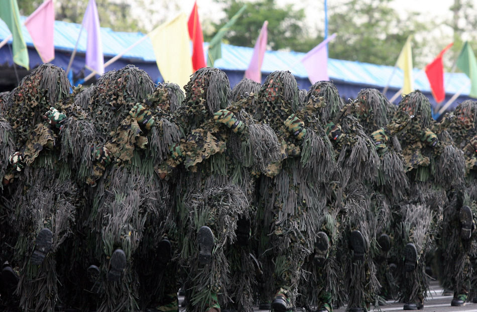 伊朗学会借刀杀人？让美军下跪、击落人鱼海神、扶持胡塞