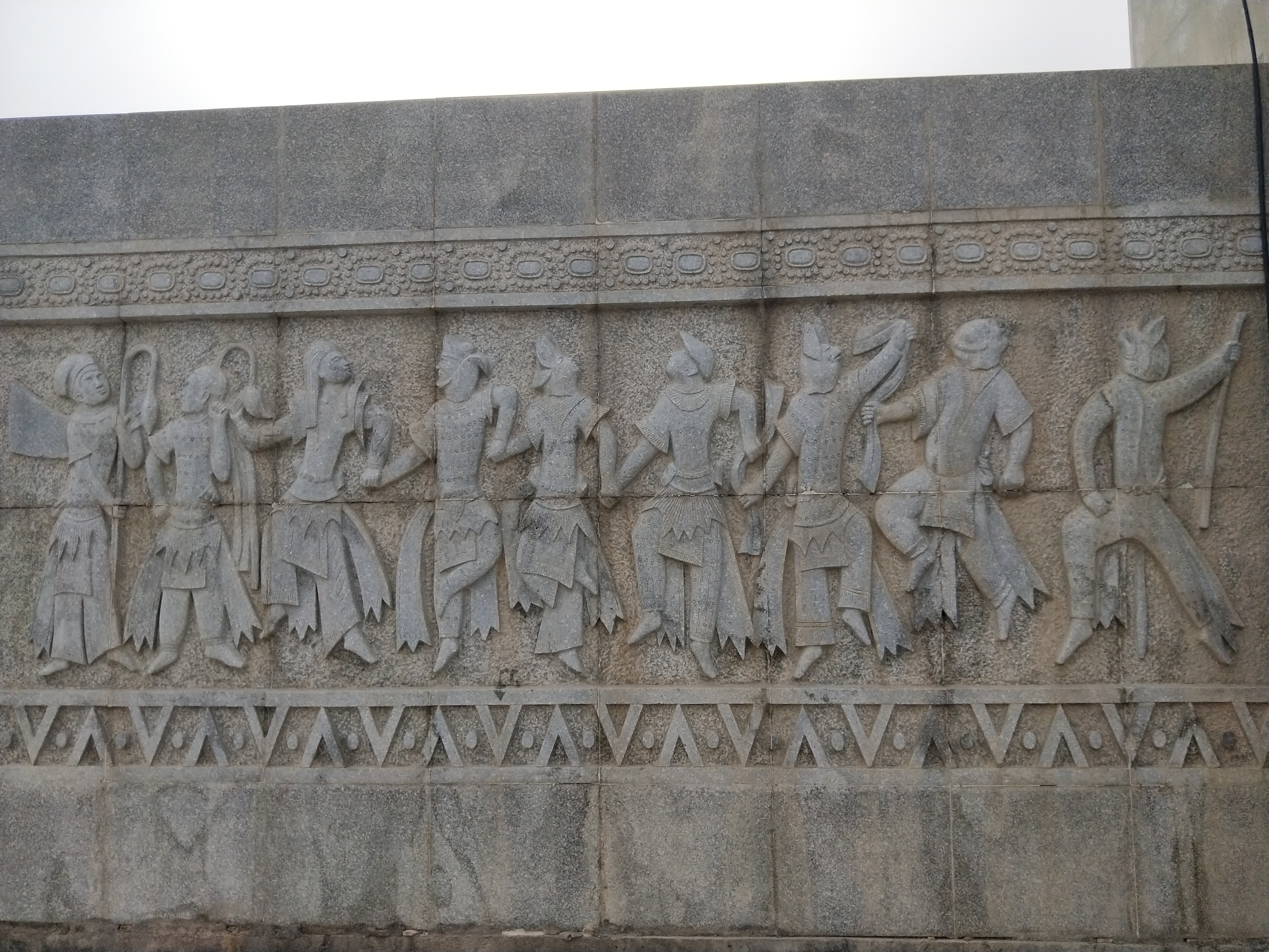 库车维族人多还是汉族人多,库车市维吾尔族