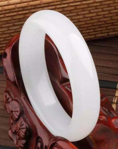 哪种玉便宜又养人越戴越透,品相一般的玉真的会越戴越好吗