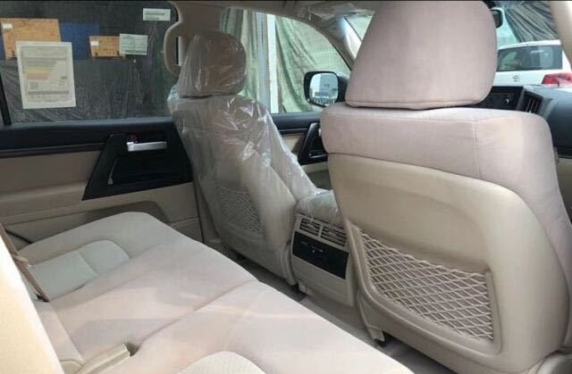 陆巡和x5哪个更值得入手,新款陆巡4.0l运动版