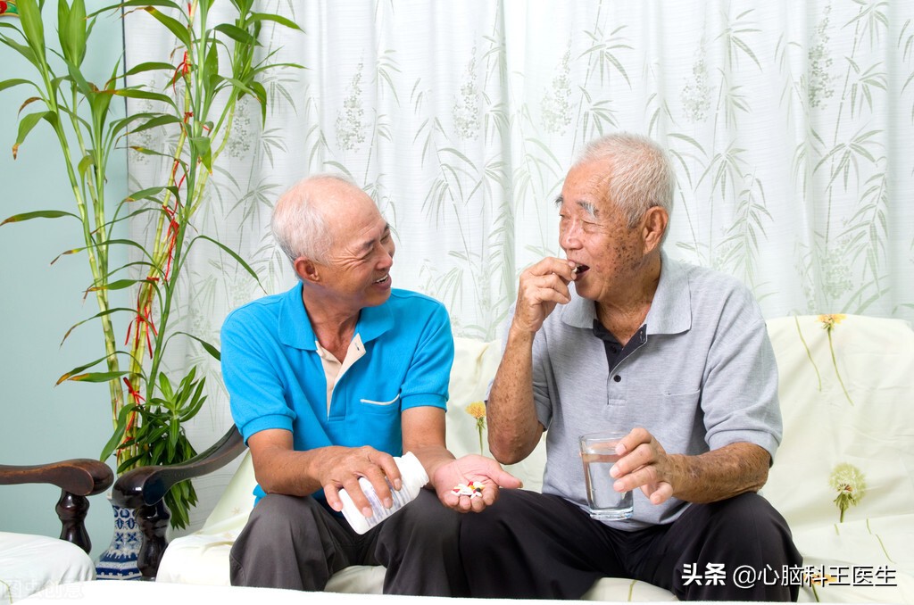 中年人高血压吃哪种降压药好,坎地沙坦老年高血压首选的降压药