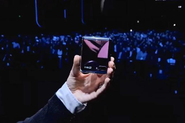 三星双屏翻盖手机是双卡双待么,三星cdma翻盖双屏手机