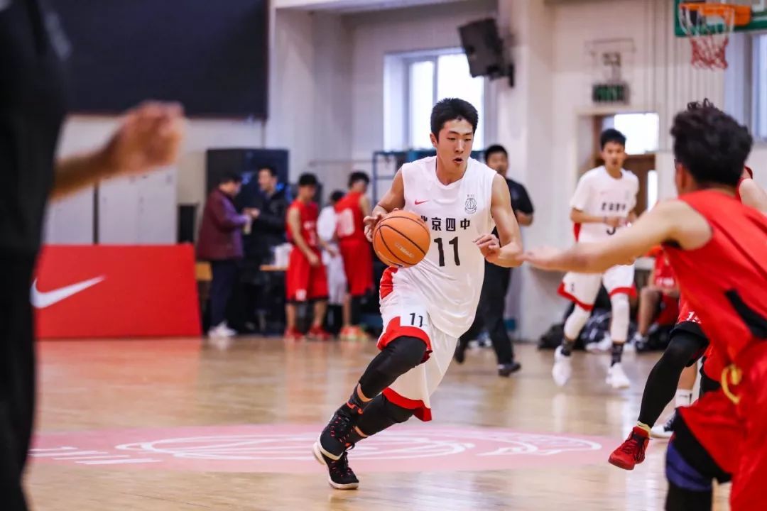 新·十六强齐亮相高中赛场见*力暴**隔扣丨18-19耐克高中联赛