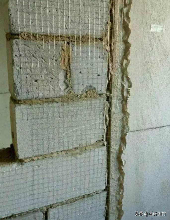 天花板墙体脱皮是什么原因,天花板发霉空鼓起皮什么原因