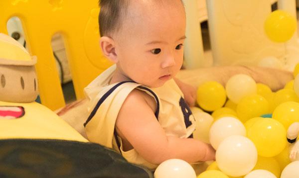 6岁孩子说眼睛痒眨眼怎么回事,小孩眼睛痒是有虫子吗