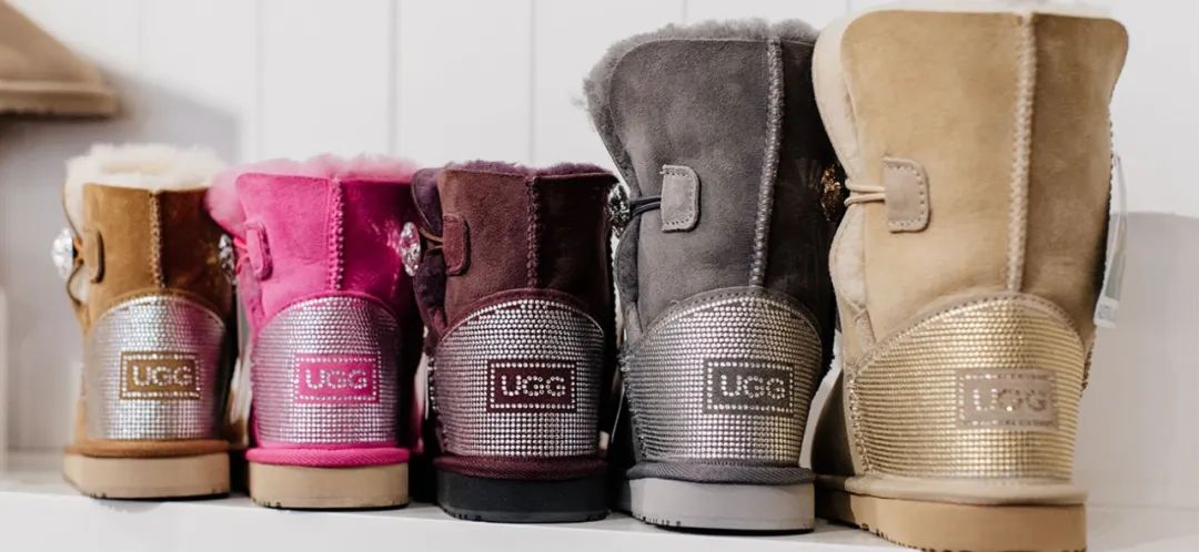 在危急的时刻我们要保持头脑安静,在危机时刻总有人挺身而出