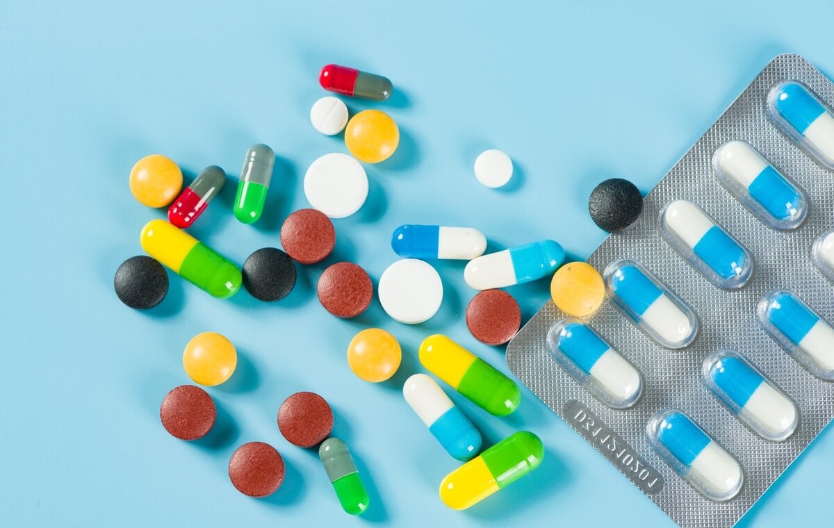 吃别嘌醇降尿酸期间引起痛风,吃别嘌醇尿酸再下降了痛风还发作