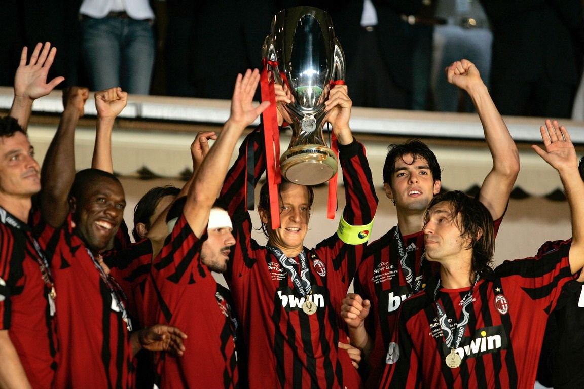 国米球迷致敬穆里尼奥泪流满面,泪目伯纳乌球迷第七分钟呼喊