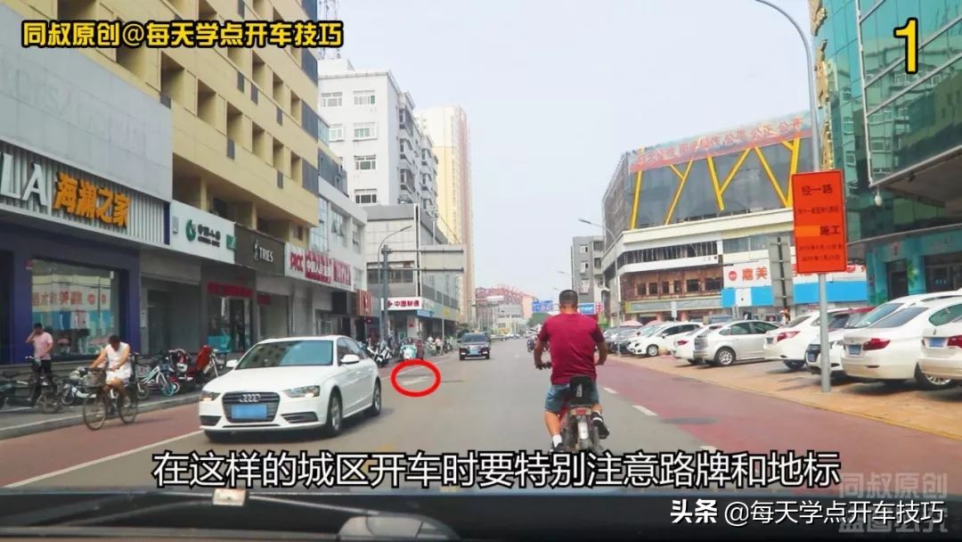 直行右转弯车道要不要看信号灯,路口怎么看信号灯右转弯正确走法