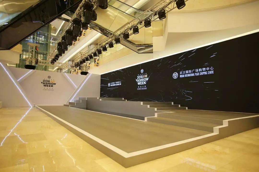 双十一你们都在疯狂Shopping，我去国广看了一场秀