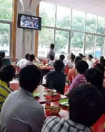 这颗扔向中国的“雷”，在美国炸出了什么？