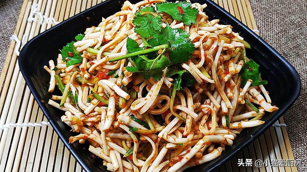 凉拌折耳根，我家经常吃的一道家常菜，美味好吃，下饭解腻