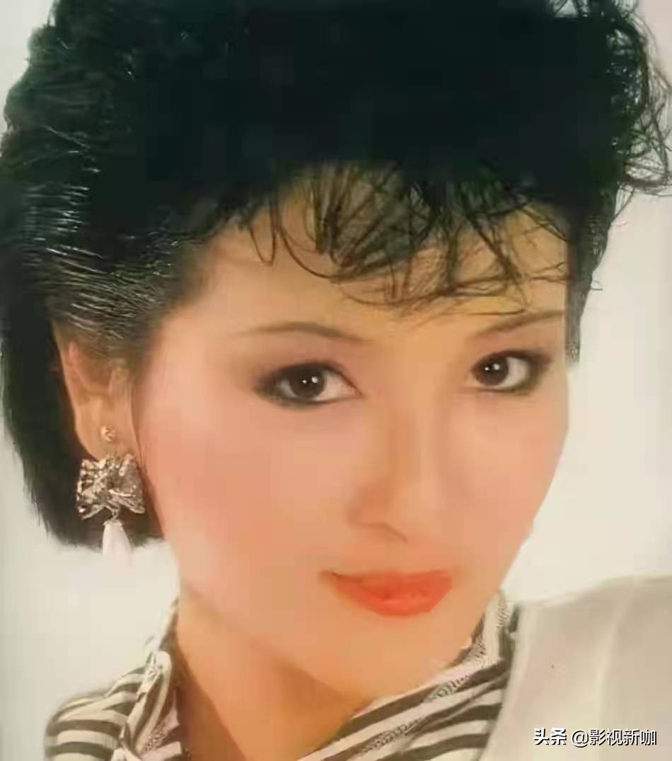 谢贤1993年拜年,谢贤拥抱孙子