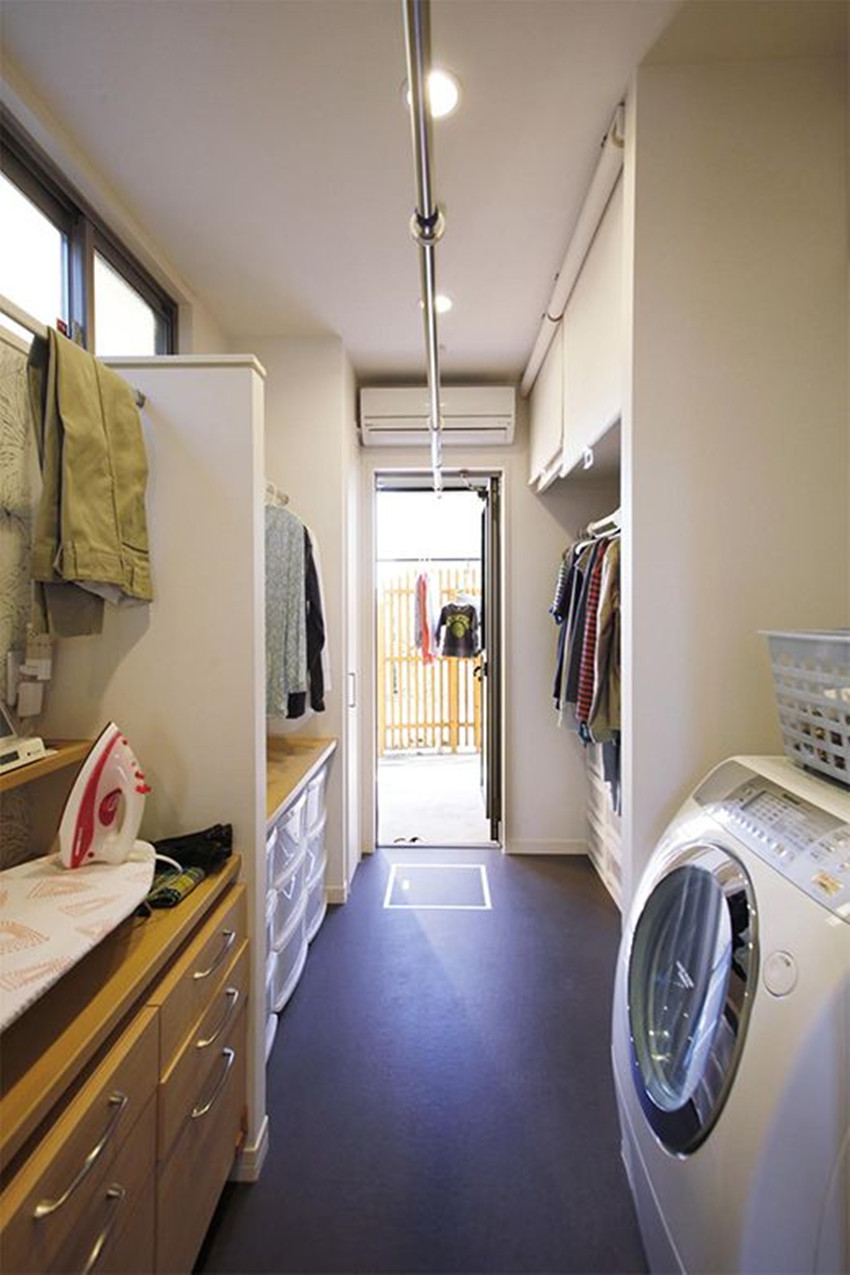 日本家庭阳台晾衣服,日本家庭的洗衣房收纳