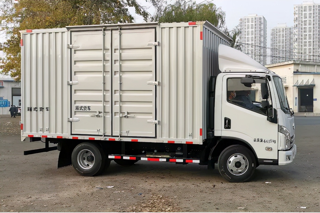 开卡车的草帽,开卡车的草帽哥