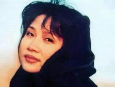 “乱世慷慨我行歌，千万人中有相和”女歌手（李娜）因爱出家？