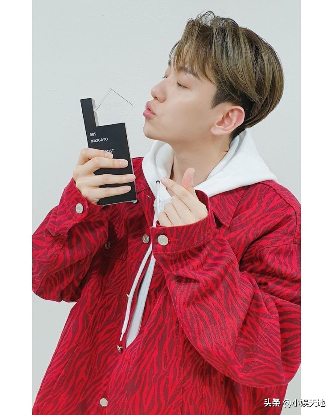 exo伯贤高音上瘾飞起来演唱会,exo回归新歌伯贤cut