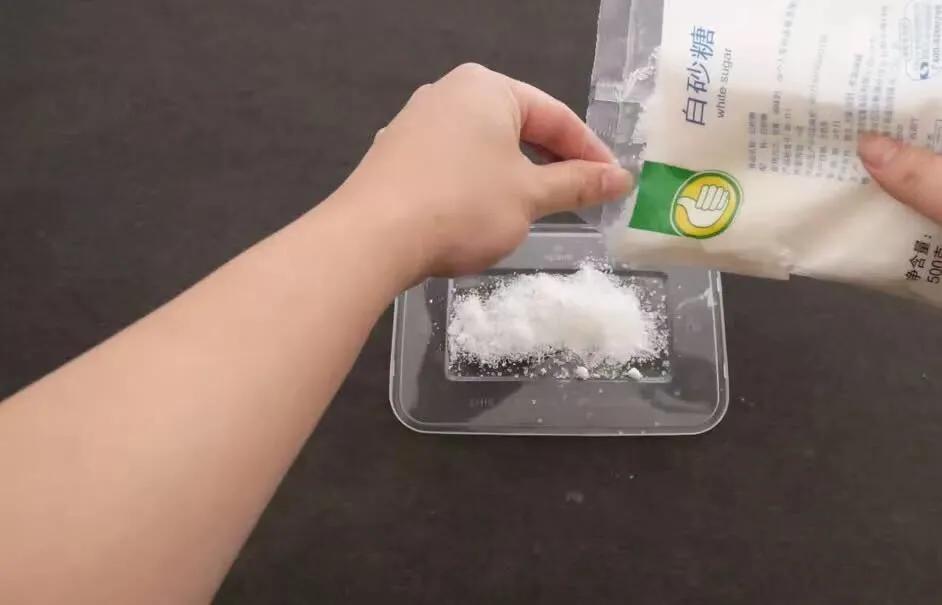 彻底消灭蟑螂的土方法，安全无毒，一天蟑螂全灭光，赶紧告诉家人