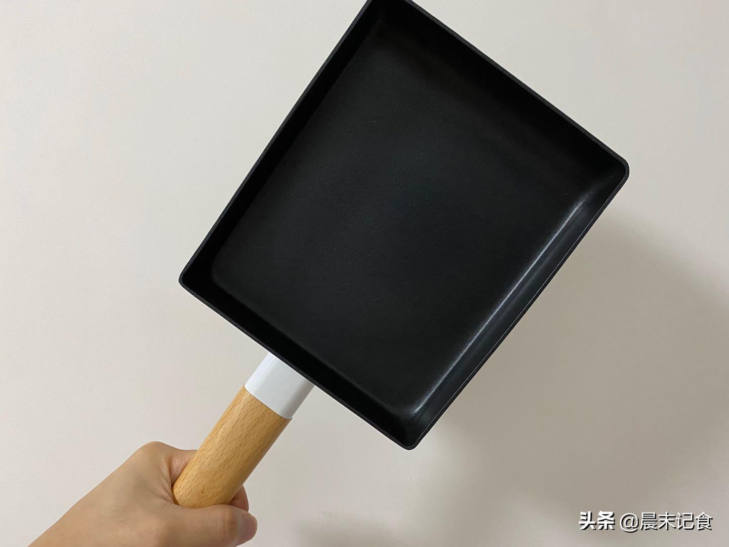 厚蛋烧容易发老和开裂?教你掌握3个小技巧,方正好吃不开裂