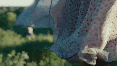 谁在*光春**里，候我釆花归