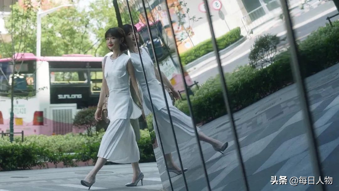 除了亲妈《三十而已》，定位高端的OVV女装，还有亲爹海澜之家