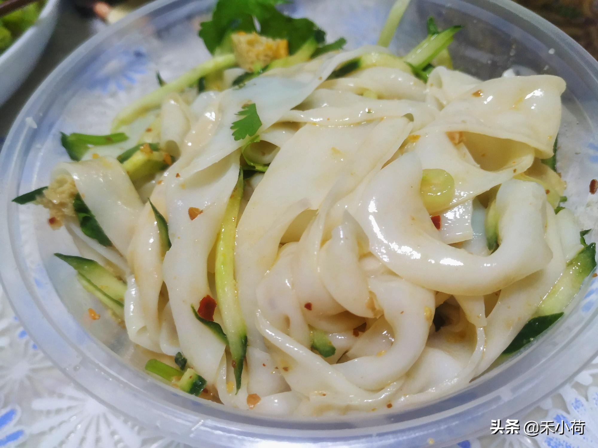 爷爷过生日奶奶做的一大桌子菜,奶奶给孙子做一桌子菜庆祝生日