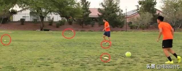 足球转身踢球训练方法,足球拉球转身过人教学