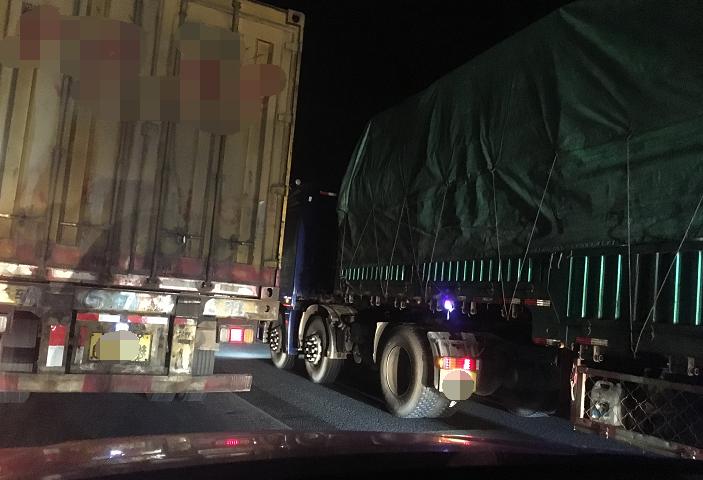 高速轻微刮蹭对方逃逸怎么处理,高速收费站刮蹭怎么划分责任