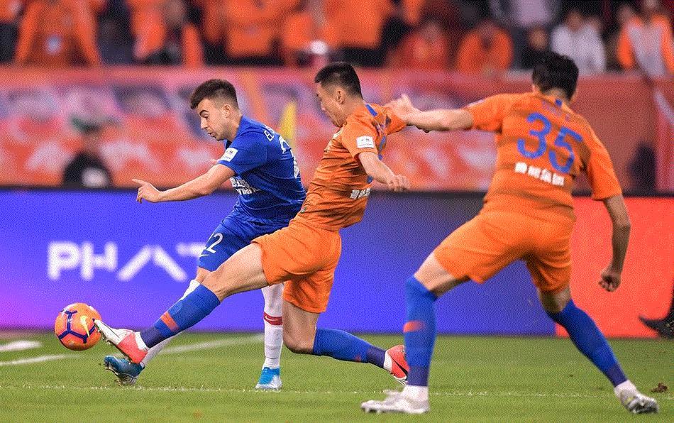 鲁能1-0绝杀申花,鲁能吴金贵和李霄鹏