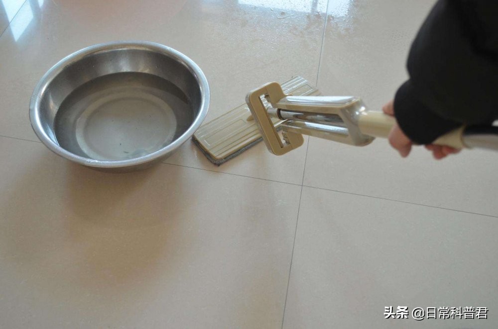 地板不耐脏一踩一个脚印怎么办,集装箱地板不耐脏有什么办法解决