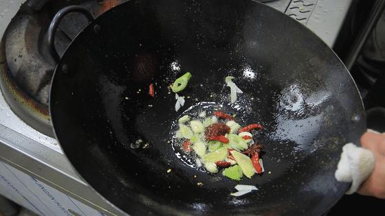 鸡翅红烧怎么做,鸡翅冷水泡