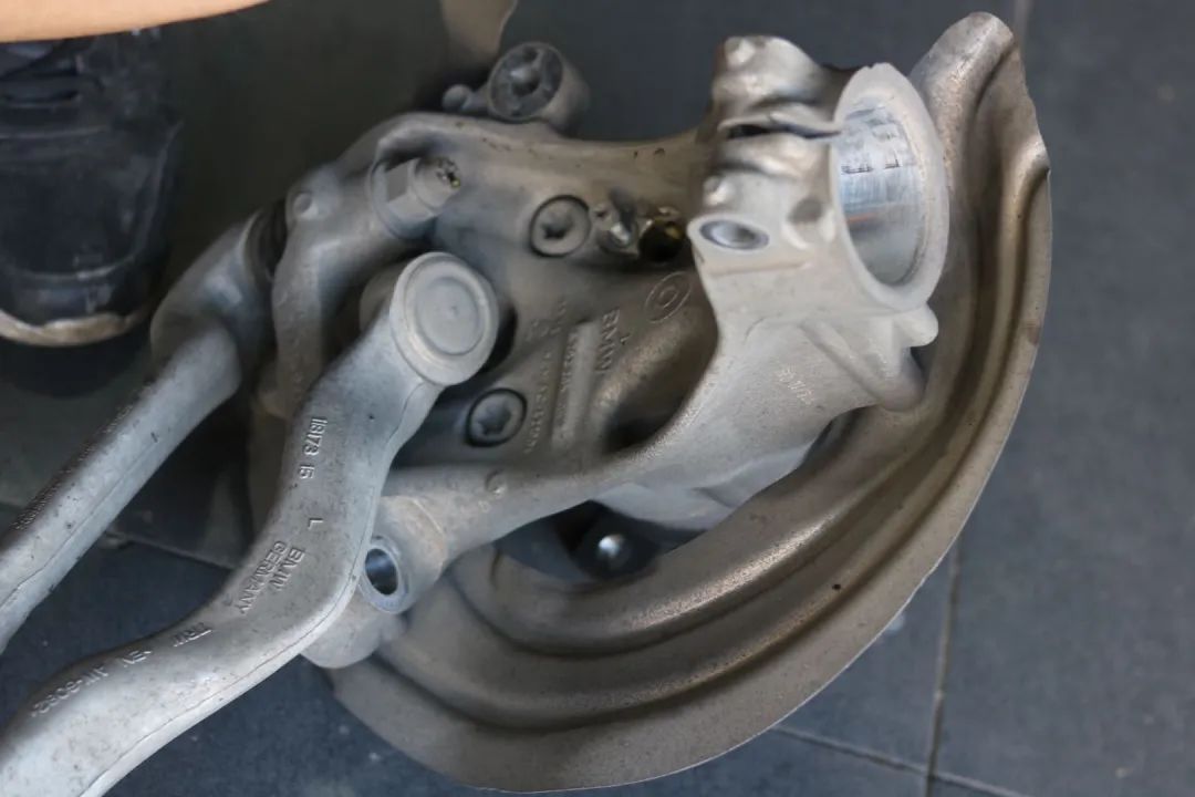 怪兽改造跑车视频,宝马f20120改装