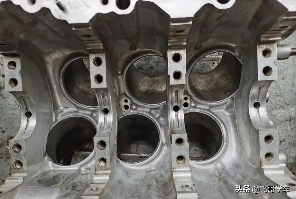 丰田皇冠3.0发动机大修有点共振,皇冠发动机烧机油大修