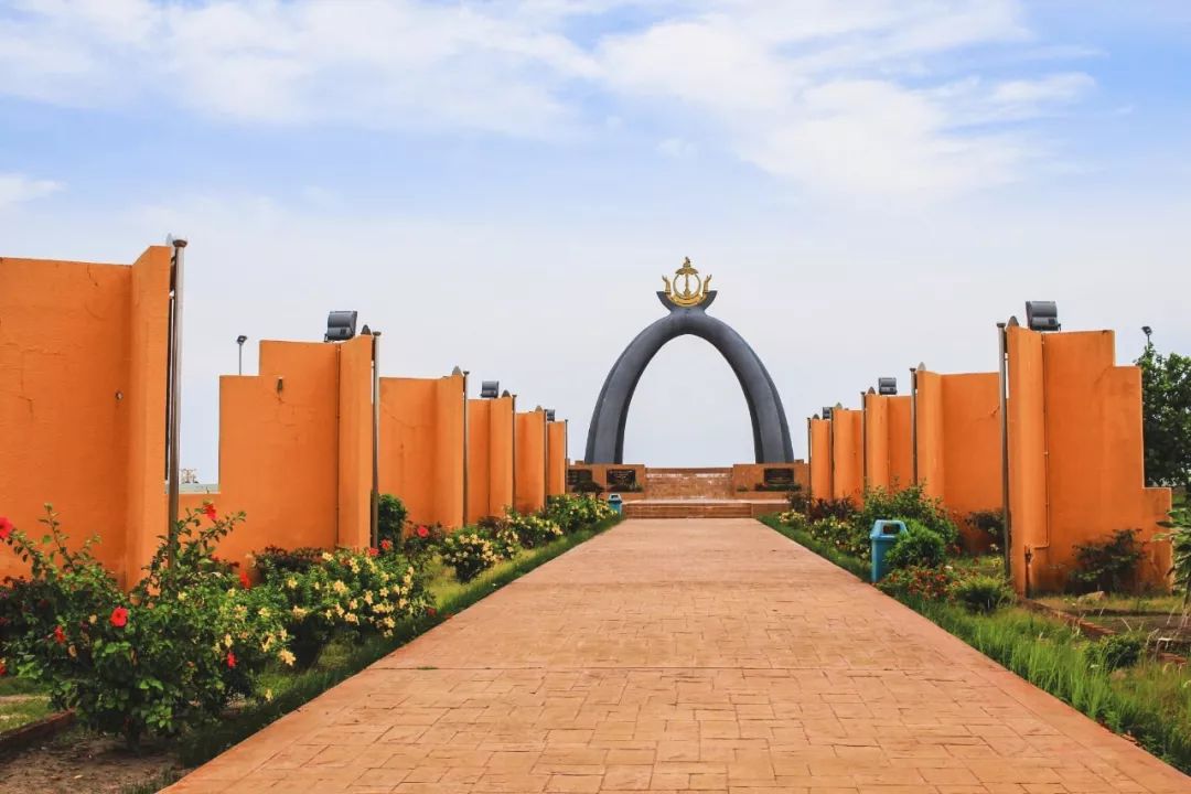 用黄金做房顶，人均5辆车，这个东南亚神秘国度比阿联酋还土豪