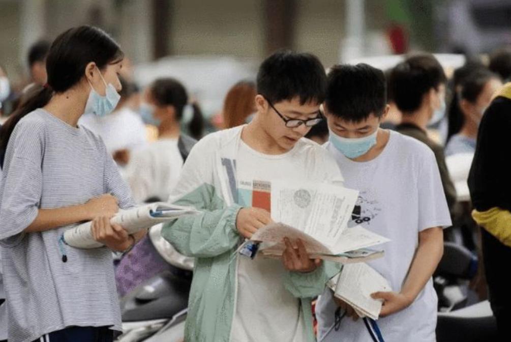 中考300多分读普高还是职高,中考考不到500分怎么补救