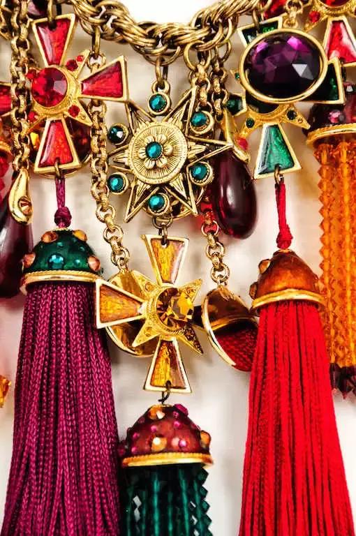 21岁离婚，后成为YSL的灵感缪斯，这个法国女人美了近半个世纪