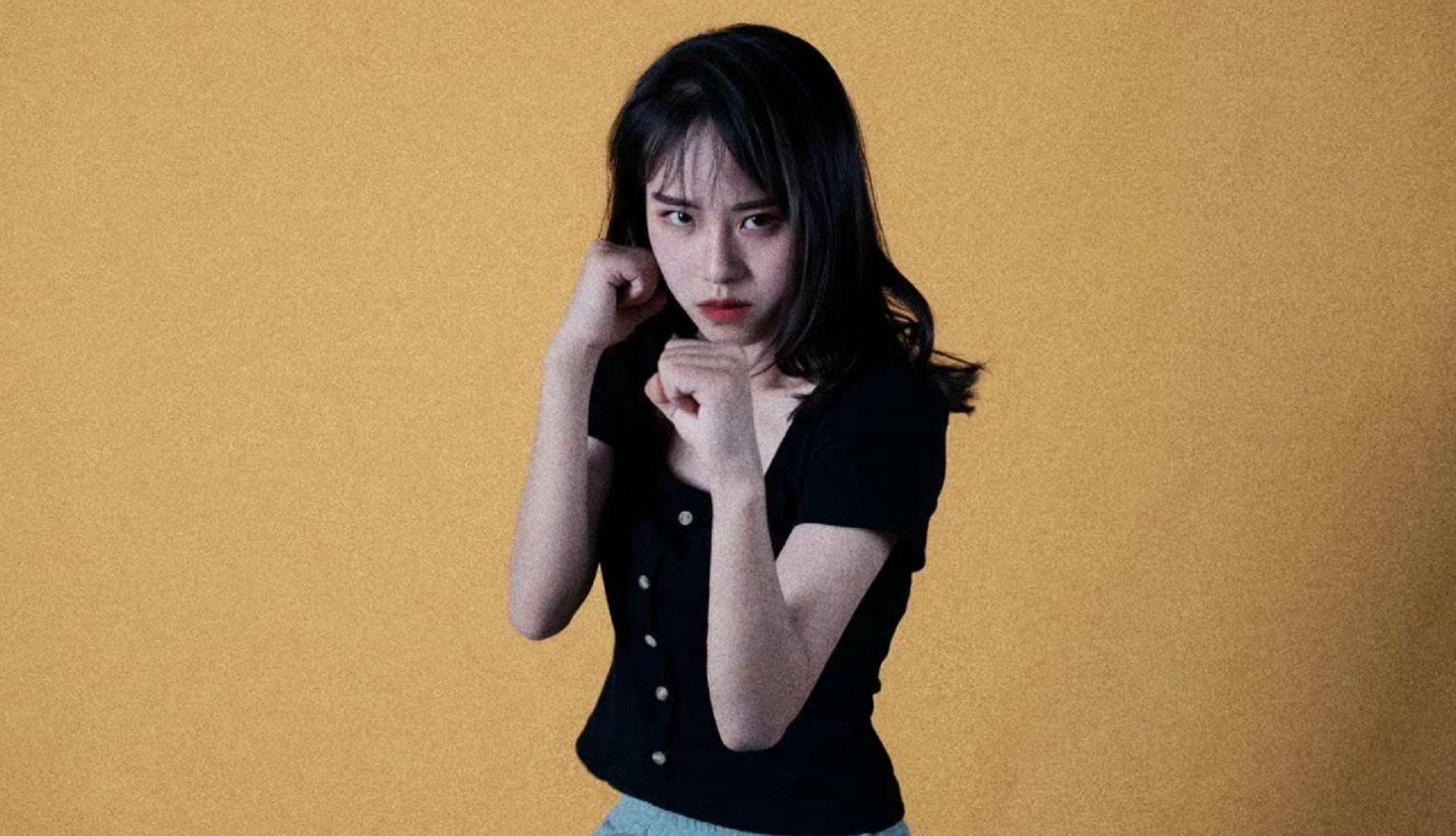 凌云：“提剑扔垃圾”爆红，一手峨眉刺炉火纯青，被誉周芷若再现