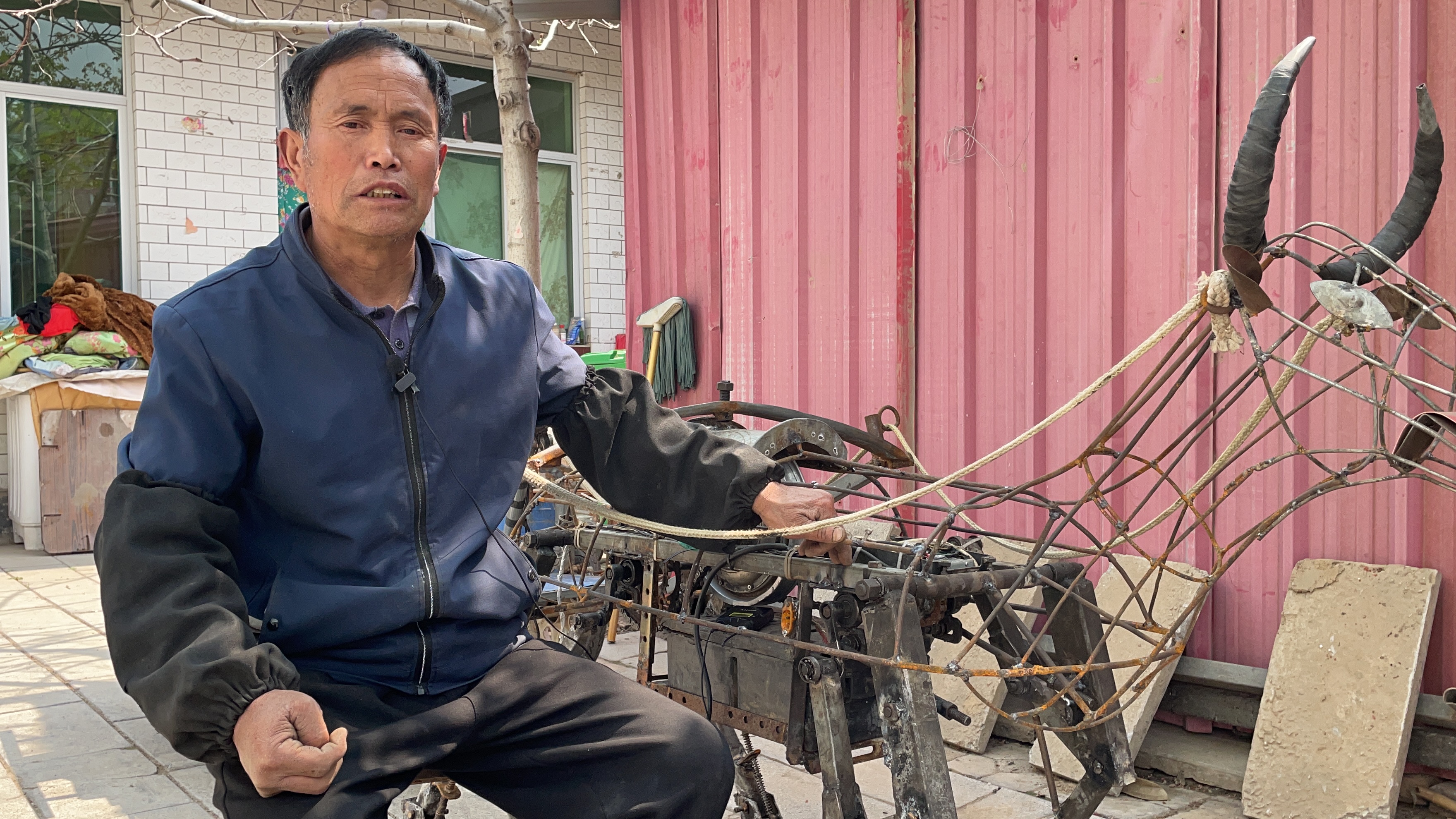 河北这位修车师傅火了！发明出机械牛车，网友直呼：这个的确很牛