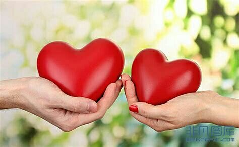 只因为在人群中多看了你一眼歌名,只因为在人群中多看了你一眼