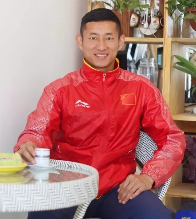 太帅了！军运会障碍跑男选手肌肉亮眼，跑完后躺垫“挣扎”太抢镜