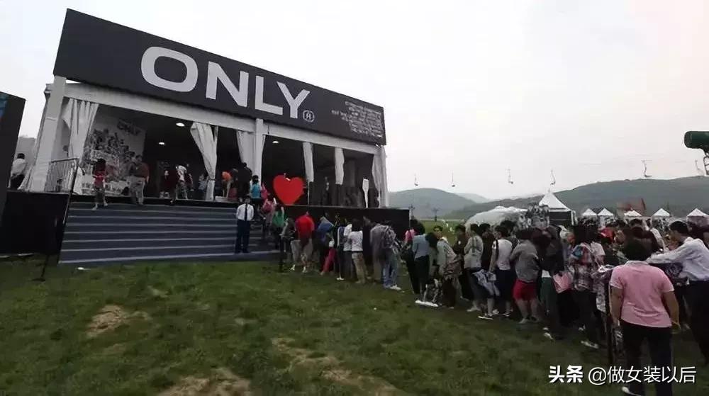 在ZARA、HM、优衣库面前，这个品牌简直就是一股清流……