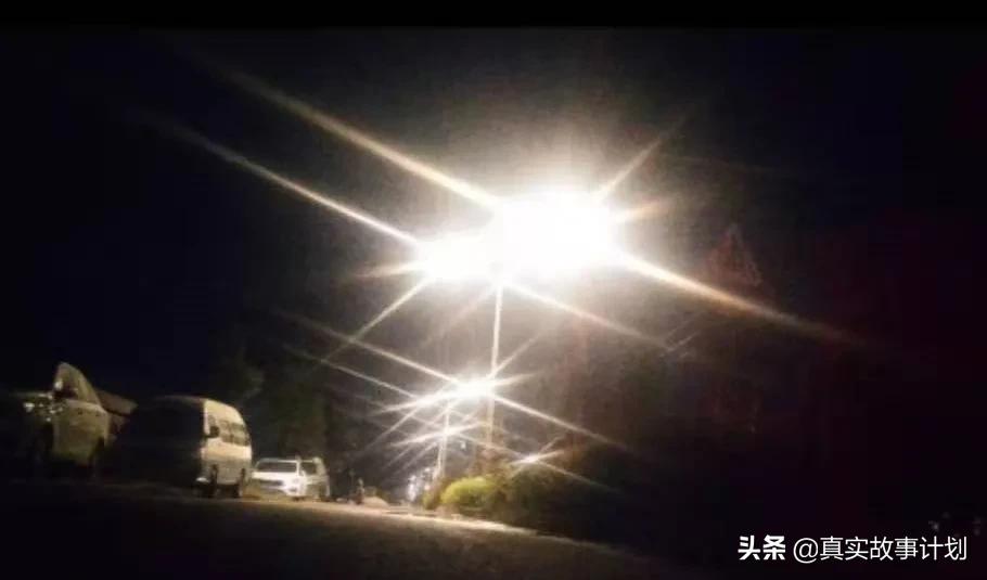 为了一秒钟的三维香烟特效，他观察了七天烟头