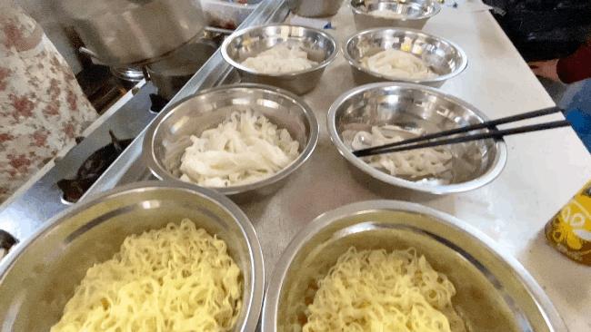 带海鲜池的餐厅,海鲜汤粉北海