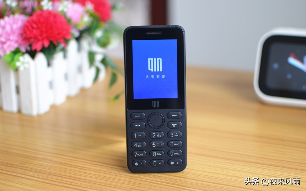 多亲AI电话QF9：年轻人第一台老年机，老年人第一台智能机