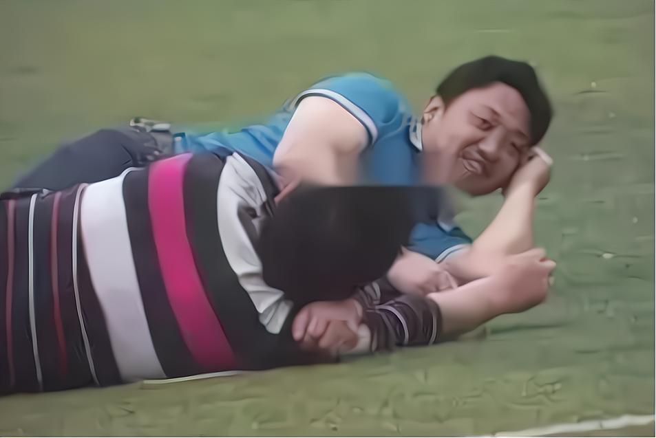 学生偷拍老师尴尬瞬间,偷拍老师镜头反转