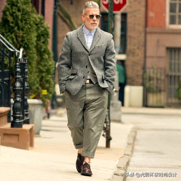 35岁左右男士休闲穿搭简约风格,男士穿搭指南如何搭配时尚服装