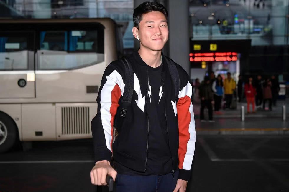 中国男足出征韩国球衣,中国男足参加世界杯预选赛的队服