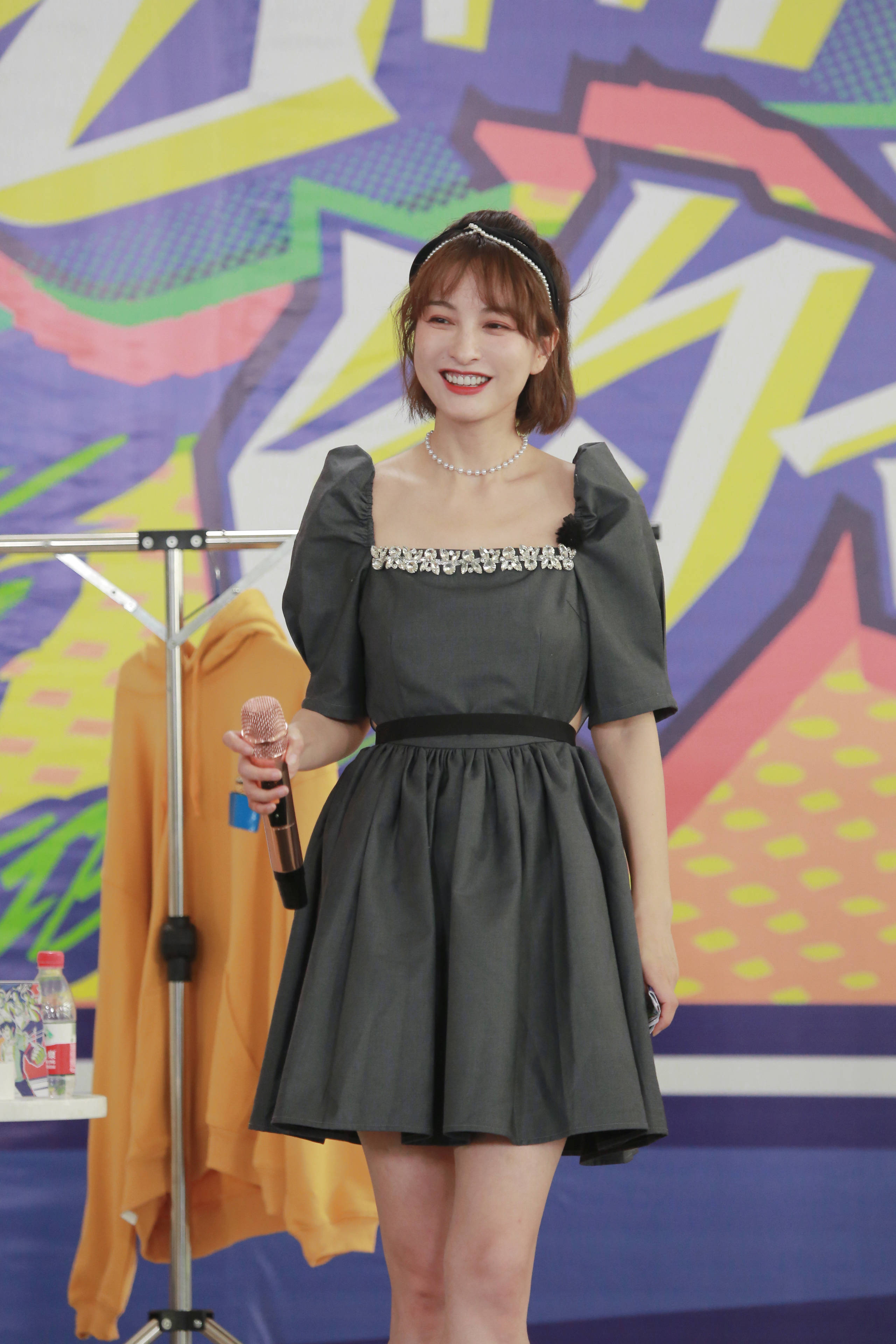 一件t恤69元,吴昕回应卖短袖视频