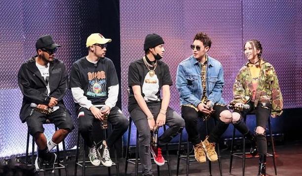 多情的潘玮柏:辜负张韶涵,亲吻selina,自爆交往“八国女友”