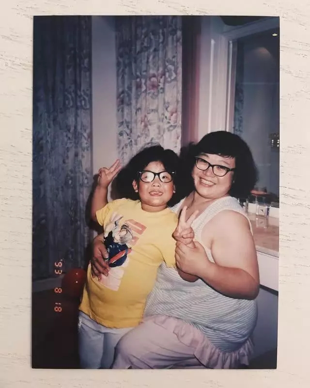 肥姐沈殿霞葬礼女儿现场直播,肥姐沈殿霞年轻照片